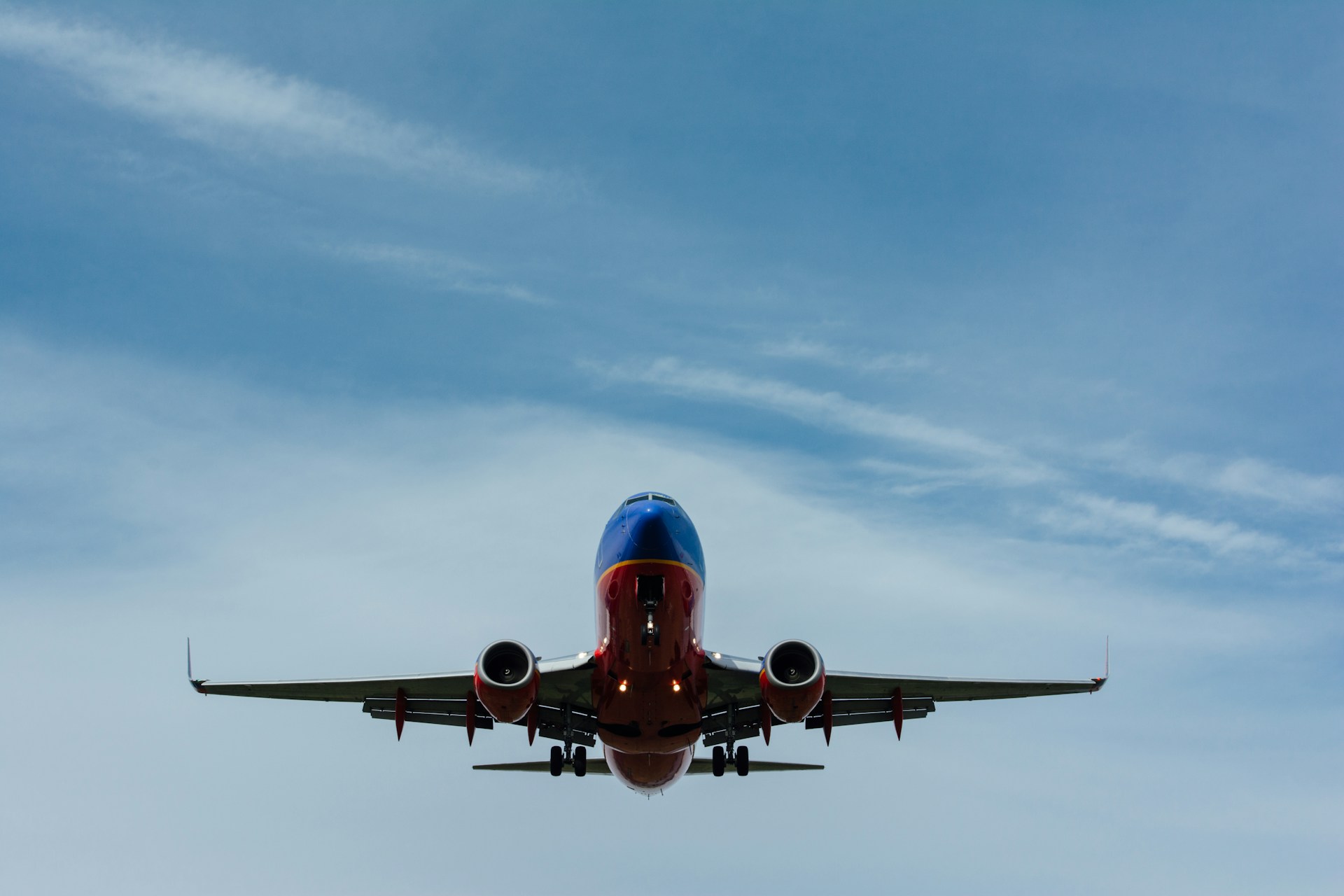Cómo ser azafata de vuelo en España